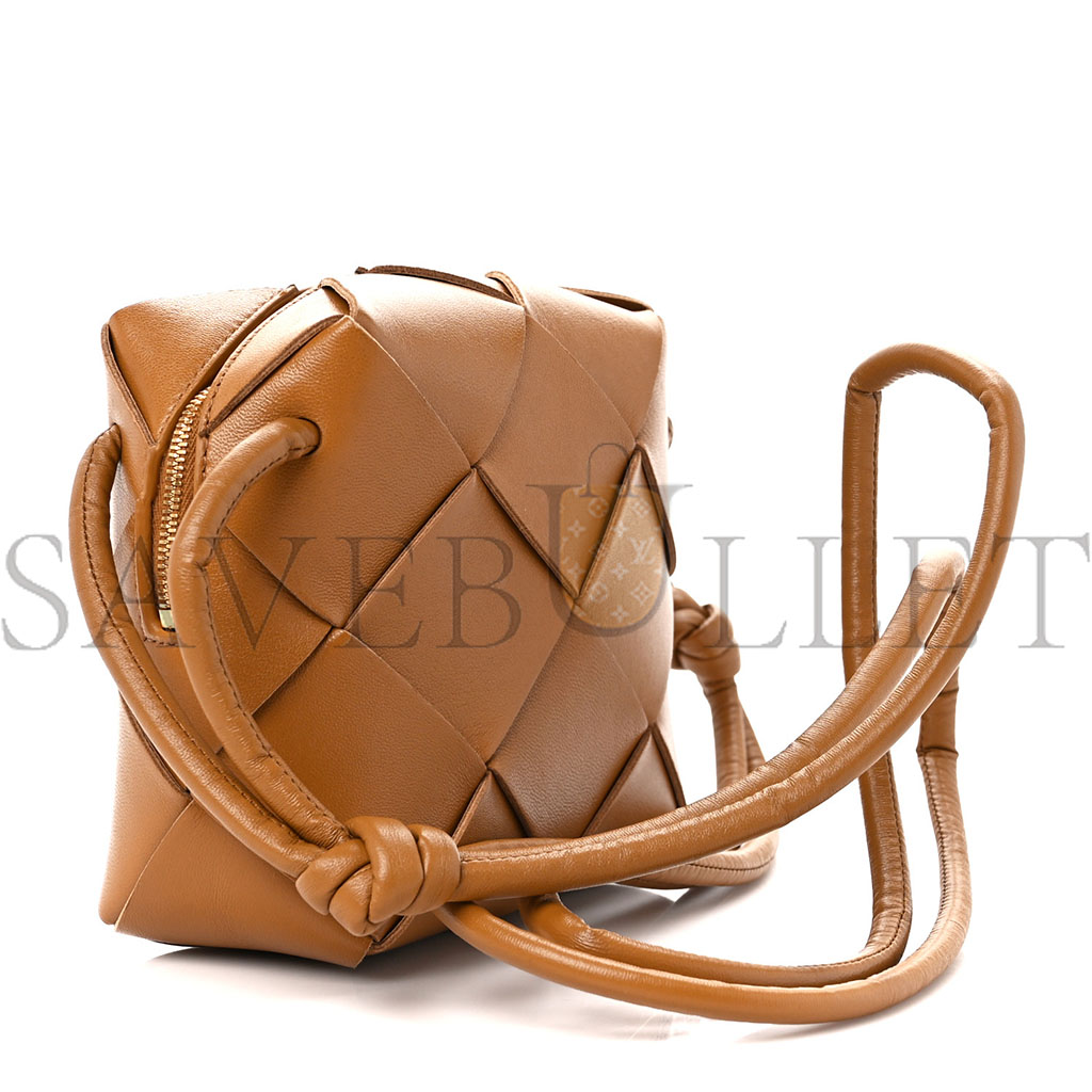 bo*te*ga Ve*ne*ta lambskin maxi intrecciato mini cassette camera bag acorn (15*15*7cm)