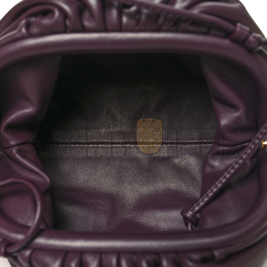 bo*te*ga Ve*ne*ta butter calfskin the mini pouch grape (22*14*6cm)