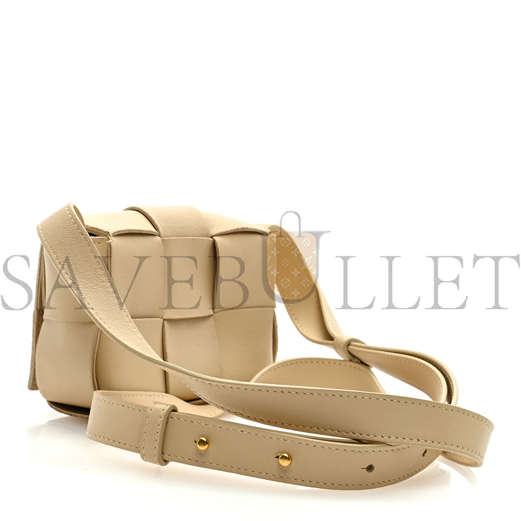 bo*te*ga Ve*ne*ta lambskin maxi intreccio candy cassette crossbody bag porridge gold (12*9*4cm)