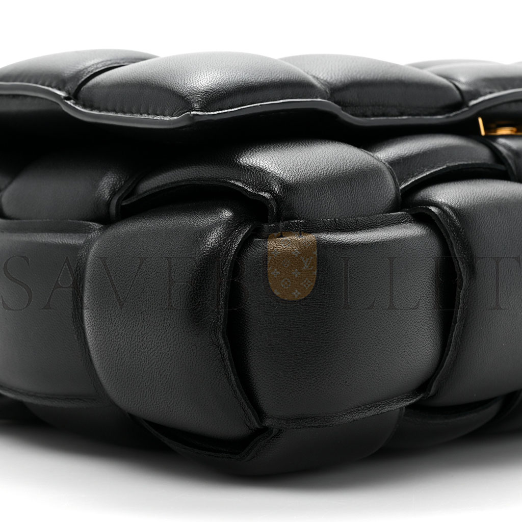 bo*te*ga Ve*ne*ta nappa maxi intrecciato padded cassette crossbody bag black (26*18*8cm)