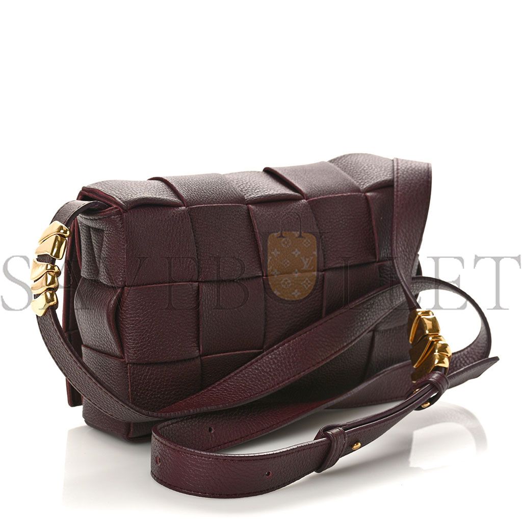 bo*te*ga Ve*ne*ta grained calfskin maxi intrecciato cassette crossbody bag bordeaux (23*15*5.5cm)