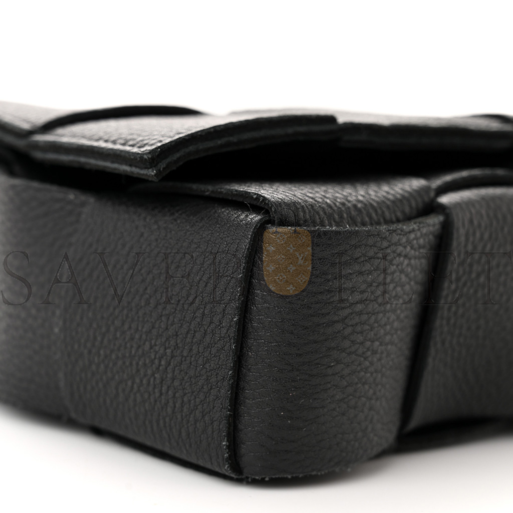bo*te*ga Ve*ne*ta grained calfskin maxi intrecciato cassette crossbody bag black (23*15*5.5cm)