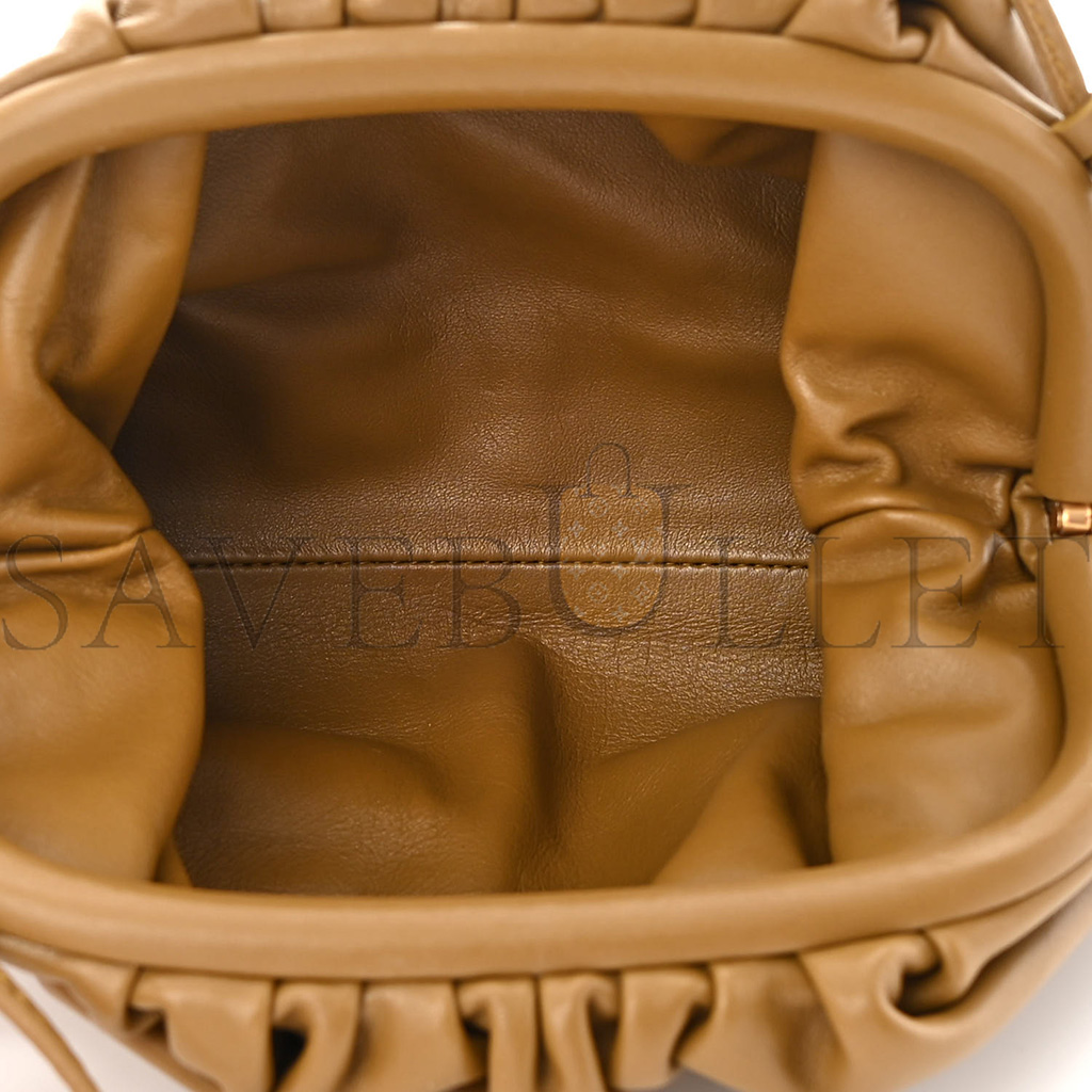bo*te*ga Ve*ne*ta butter calfskin the mini pouch cammello (22*14*5cm)