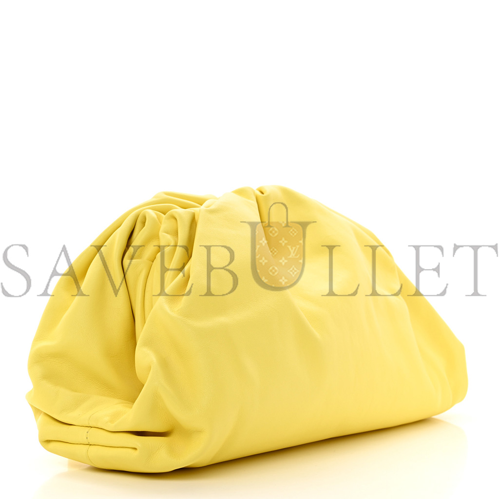 bo*te*ga Ve*ne*ta smooth butter calf the pouch oversized clutch sherbert (35*20*8cm)