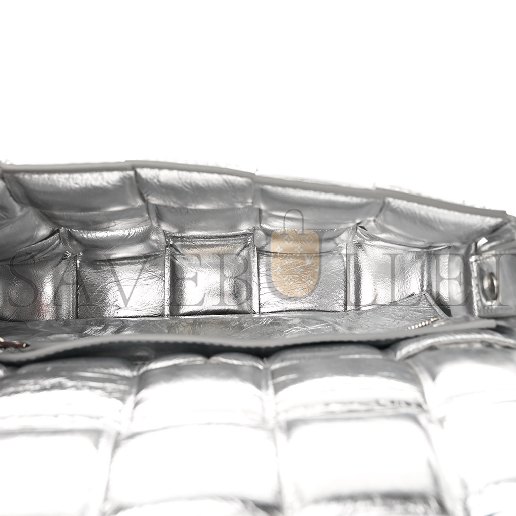 bo*te*ga Ve*ne*ta metallic lambskin padded cassette crossbody bag silver (26*18*8cm)