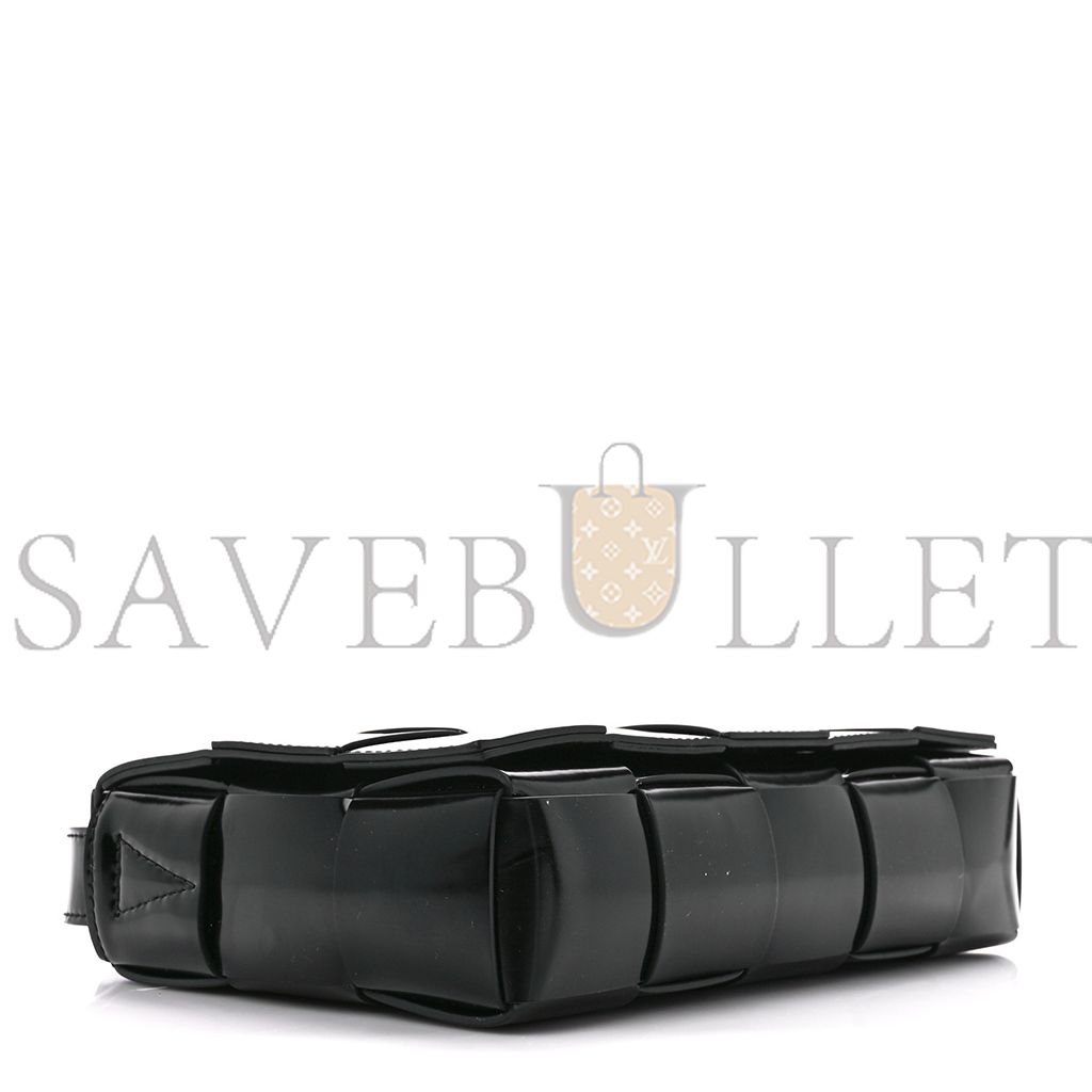 bo*te*ga Ve*ne*ta patent maxi intrecciato cassette crossbody bag black (22*15*4cm)