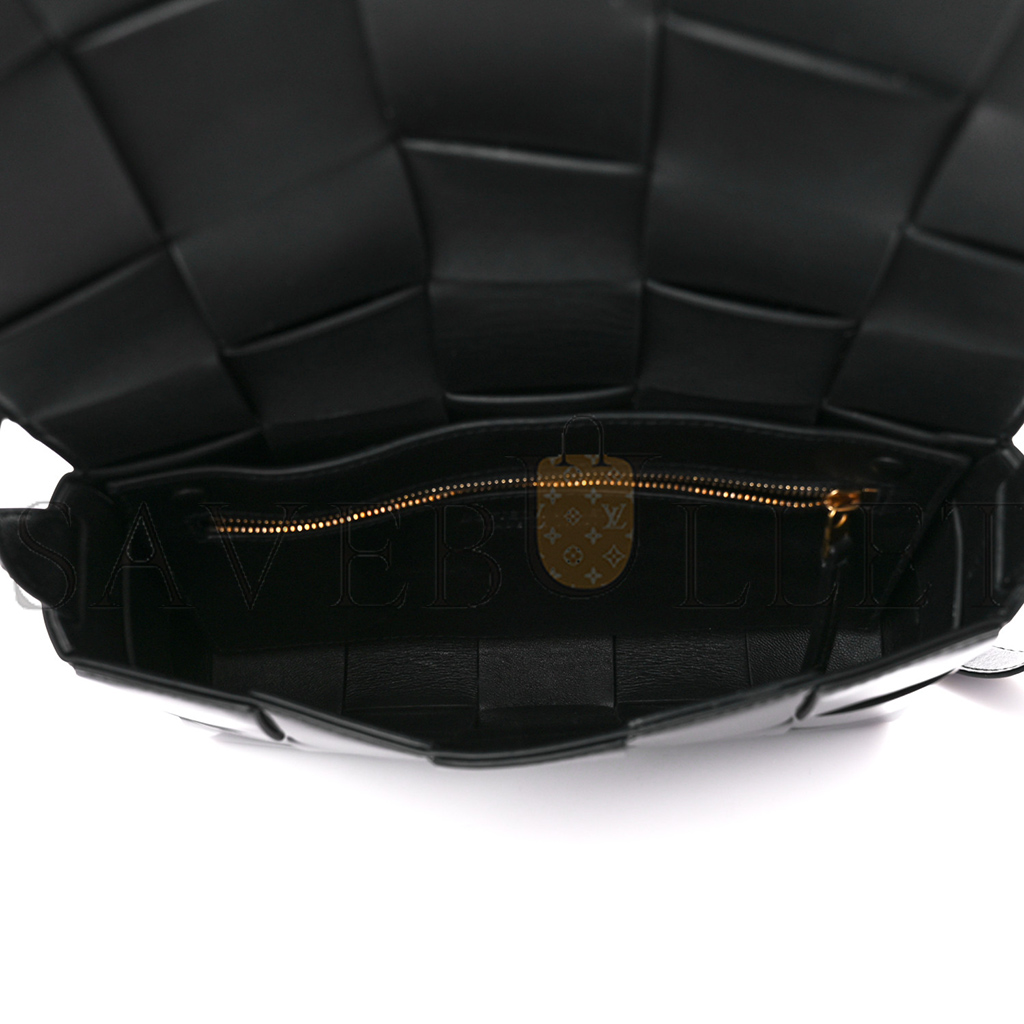 bo*te*ga Ve*ne*ta patent maxi intrecciato cassette crossbody bag black (22*15*4cm)