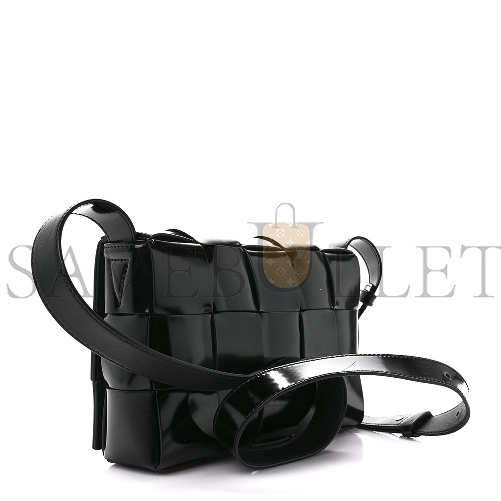 bo*te*ga Ve*ne*ta patent maxi intrecciato cassette crossbody bag black (22*15*4cm)
