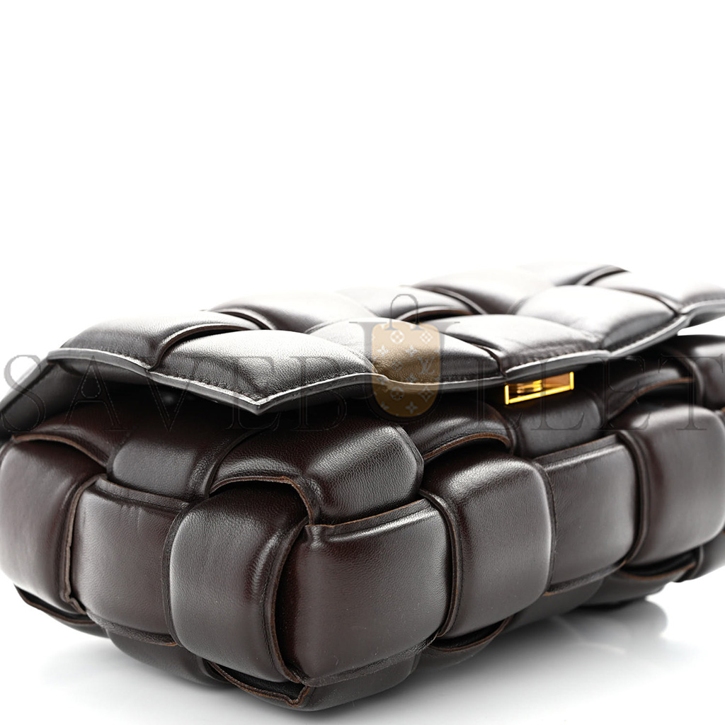 bo*te*ga Ve*ne*ta nappa maxi intreccio padded cassette crossbody bag fondant (26*18*8cm)