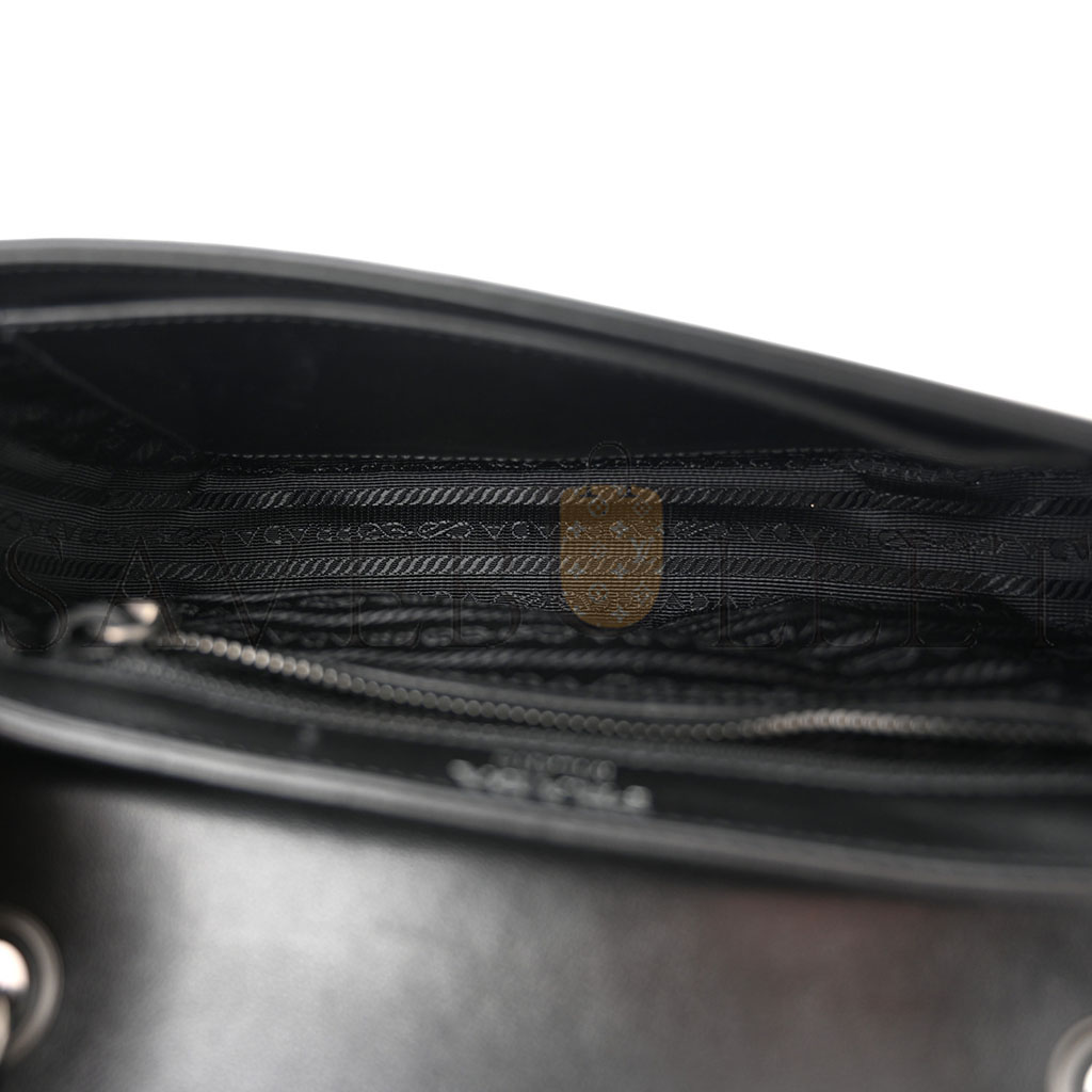 Pra*a glace calfskin studded crossbody black (22*15*6cm)