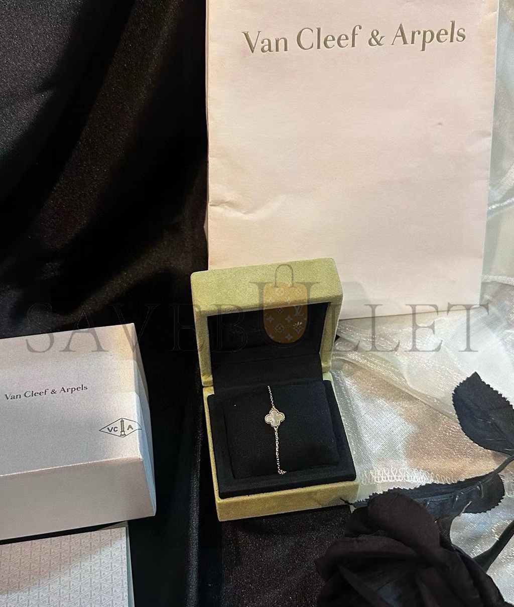 V*N CL*F arpels sweet alhambra bracelet - yellow gold, mother-of-pearl vcarf68800