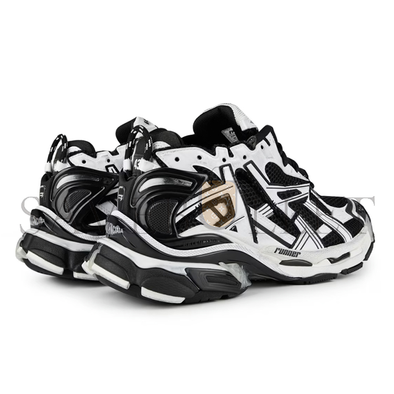 Ba*len*cia*ga white & black runner sneakers 677403w3rb29010