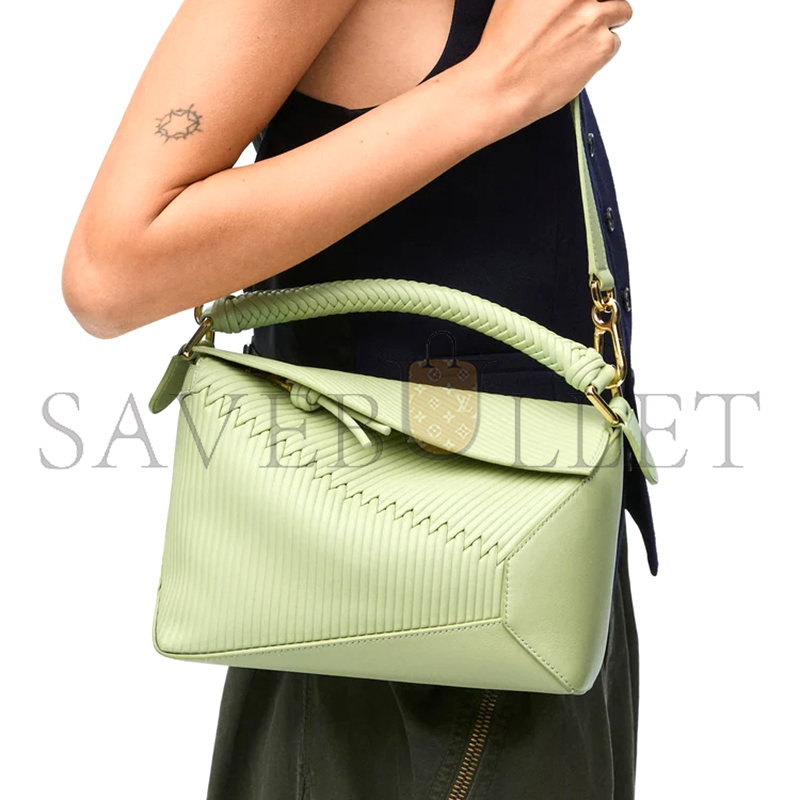 L0ew* small puzzle bag in calfskin a510p60x72-3916 (24*16.5*10.5cm)