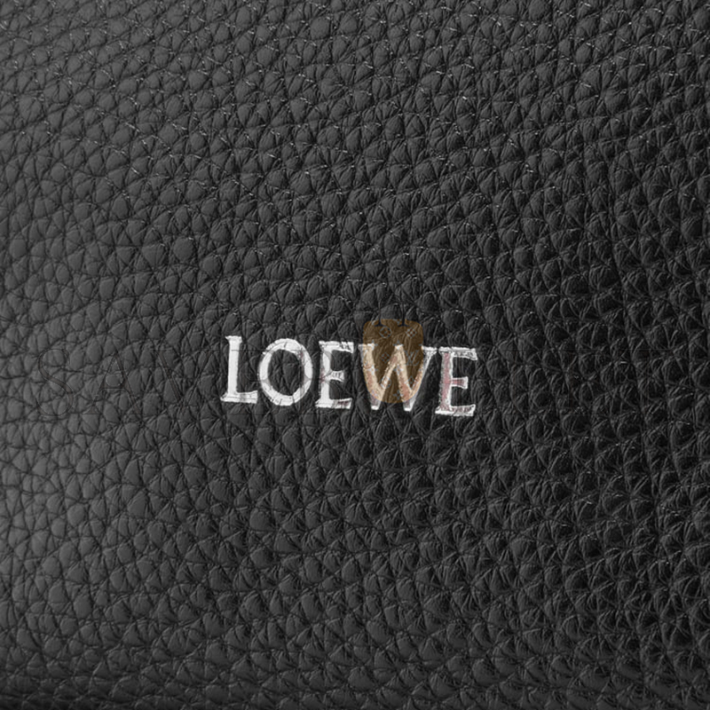 l0ew* small cubi crossbody bag in S*pple grained calfskin b906q63x08-1100 (29.5*22*10.5cm)