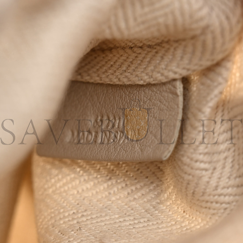 l*ew* smooth calfskin small anagram cutout tote tan beige (25*23*1cm)